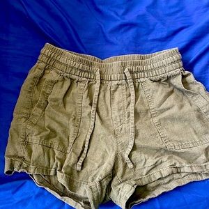 Old Navy XS Linen Shorts in Olive Green